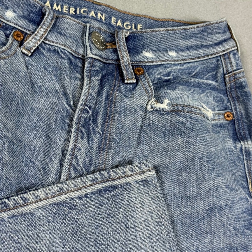 American Eagle Womens Light Wash High Waisted Distressed Mom Jeans Blue Size 0